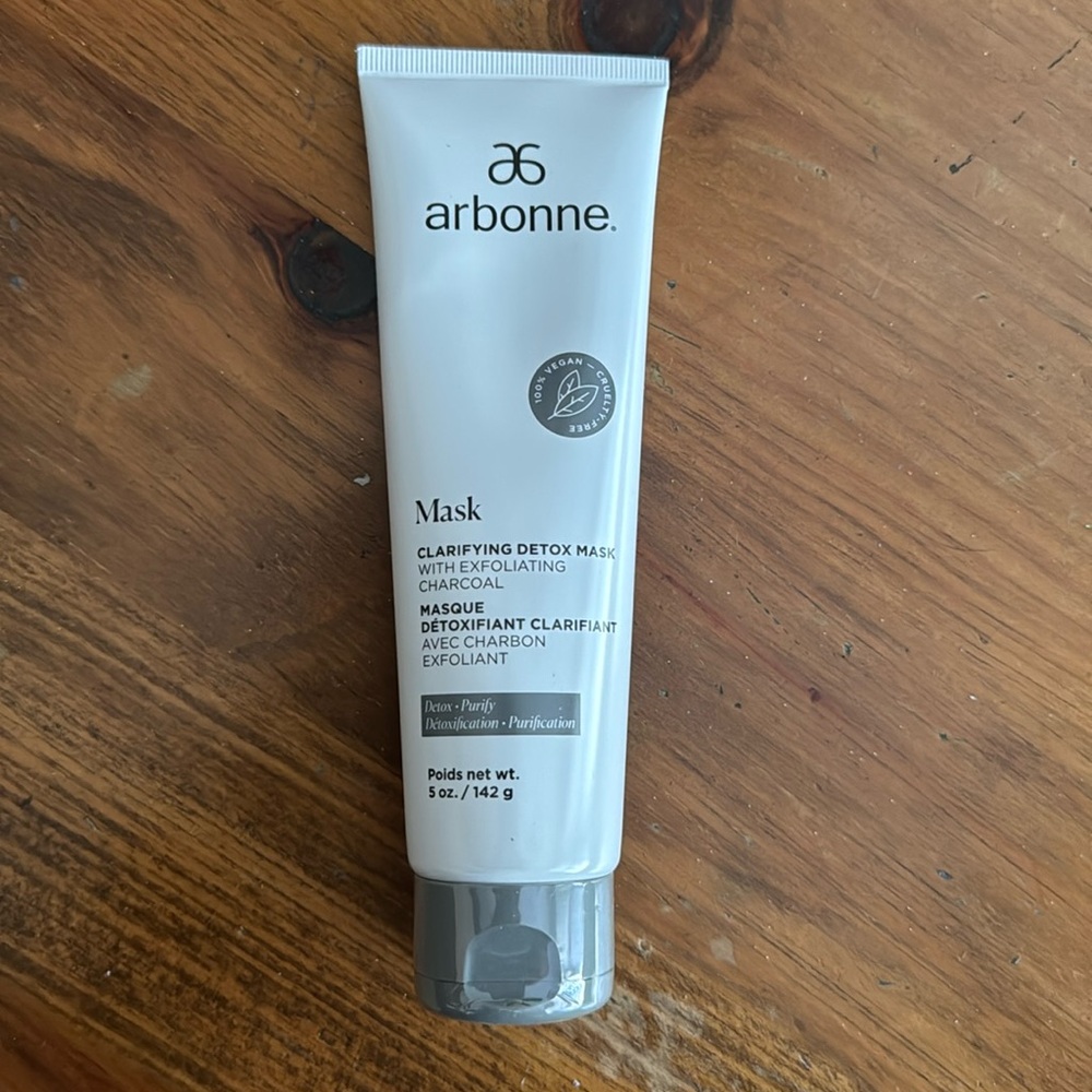 New- Arbonne Clarifying detox mask with exfoliating Charcoal